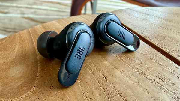 Обзор наушников JBL Tour Pro 3: более низкая цена и заманчивые улучшения