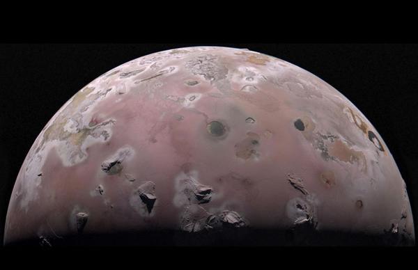 Зонд NASA «Юнона» впервые измерил температуру недр Ио — самого вулканически активного тела Солнечной системы