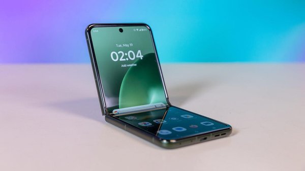 Обзор Motorola Razr Plus 2026: мне он не кажется «плюсом»