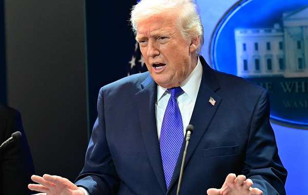 Суд постановил, что 10-процентный тариф Трампа так же незаконен, как и тариф, который он заменил