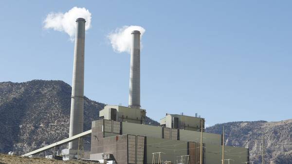Trump EPA moves to wipe out climate rules for power plants