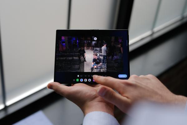 Сравнение телефонов Galaxy Z Fold 8 и Z Flip 8