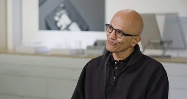 Сатья Наделла «не уверен», кто сказал, что Microsoft хочет создать вызывающий привыкание искусственный интеллект, и ищет парня, который это сделал