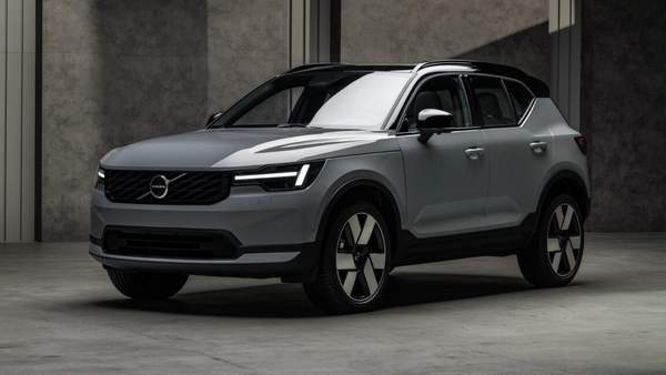 New corners, new lights for 2028 Volvo XC40