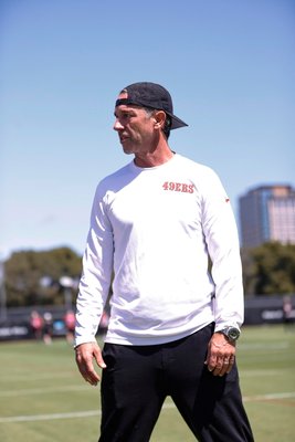 Тренер 49ers говорит, что его Tesla была на автопилоте, когда он разбился
