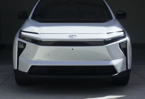 Королева без бензоколонки: у Toyota четвёртый месяц подряд падают продажи машин с ДВС, зато спрос на электромобили взлетел на 170 %