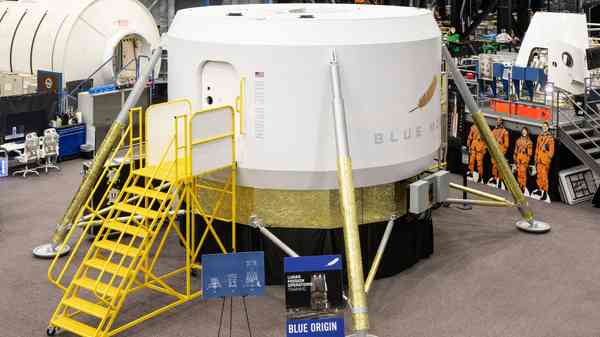 НАСА собирается начать обучение с прототипа лунного корабля Blue Origin
