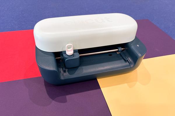 Cricut's Joy 2 поможет вам персонализировать подарки ко Дню отца, и это по самой низкой цене.
