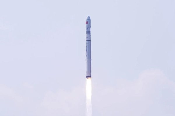 Китайская ракета выбросила на орбиту кучу обломков — они угрожают Starlink