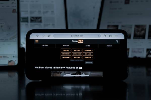 Материнская компания Pornhub заплатит 120 миллионов долларов для урегулирования исков о сексуальном насилии над детьми