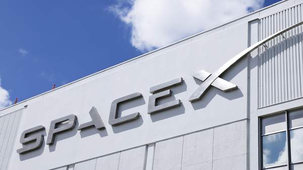 Сообщается, что SpaceX готовится выйти на биржу уже в июне.