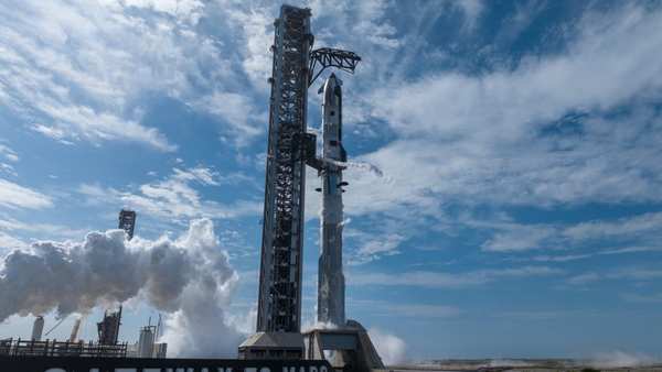 SpaceX в очередной раз установила новый рекорд самой высокой ракеты, когда-либо построенной.