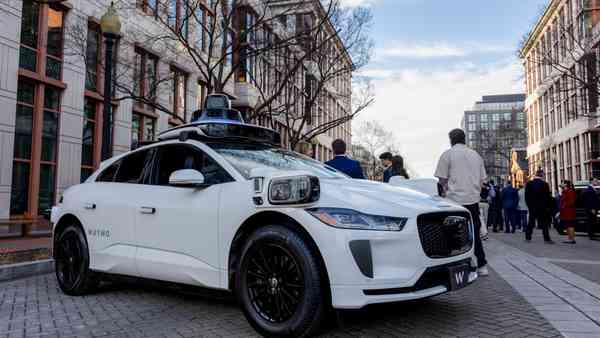 Waymo удваивает расходы на лоббирование в битве роботакси с Uber